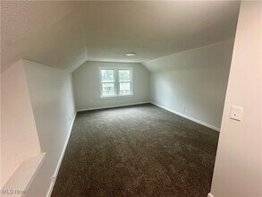 Building Photo - 833 Work Dr