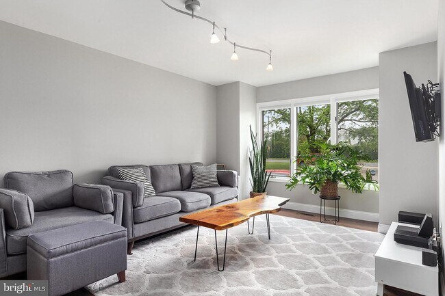 Front Room - 2246 S Lincoln Ave