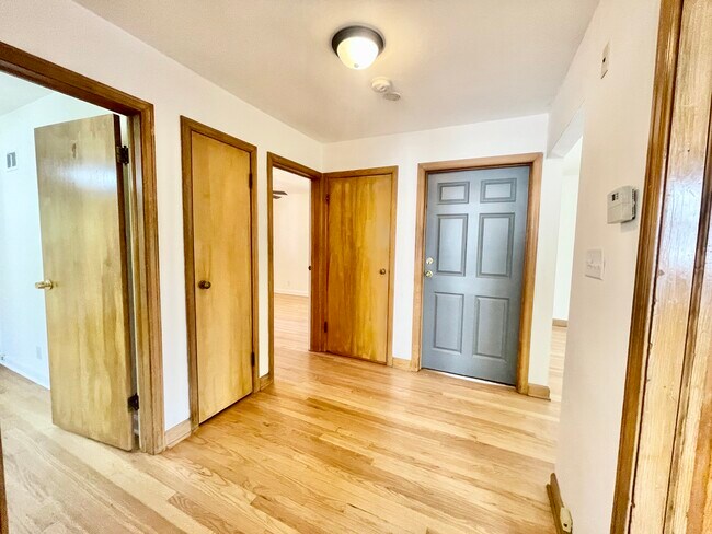 Entrance Foyer/Main Hall - 4500 N Woodruff Ave