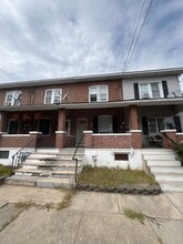 Building Photo - 451 E 10th St