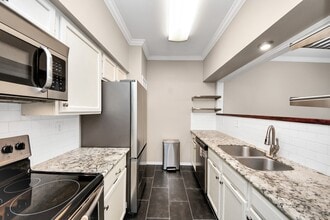 Building Photo - 554 Wilcrest Dr