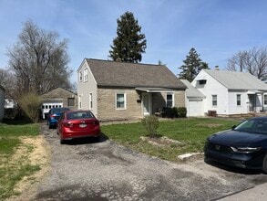 Building Photo - 884 W 9th Ave