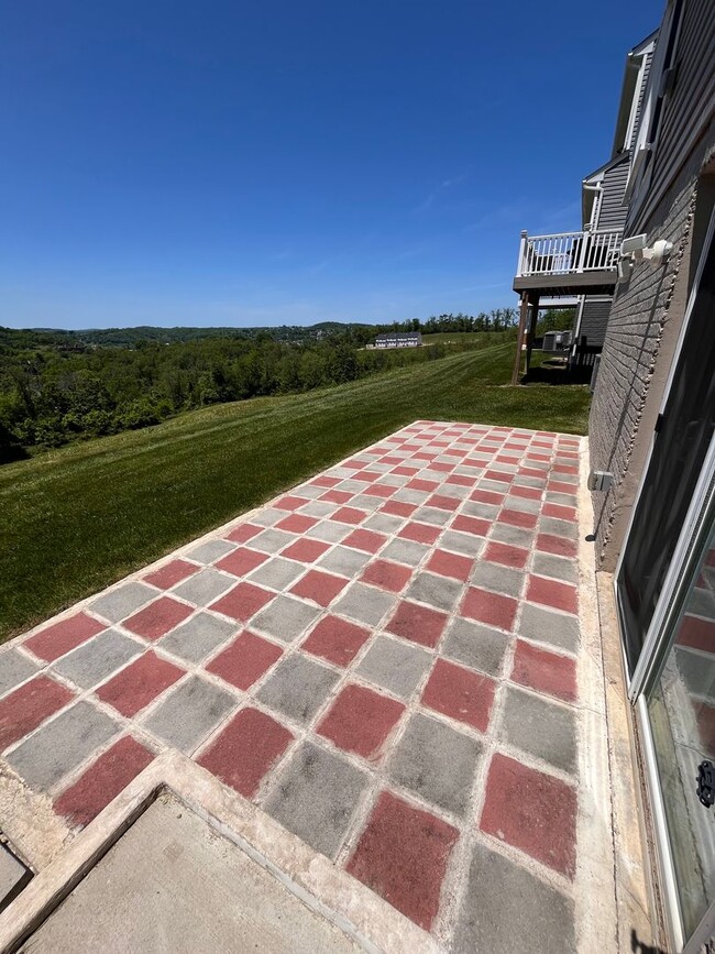 Building Photo - 437 Greenwood Dr