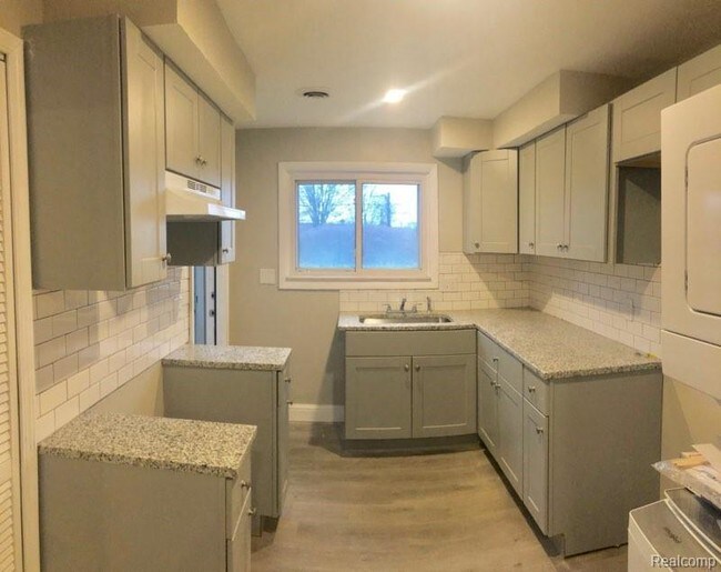 Building Photo - 60599 Avendt Dr