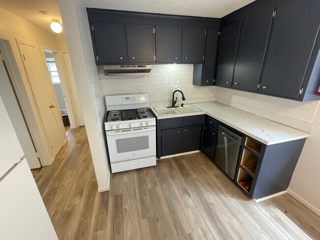 Foto del edificio - 1715 Adams St NE