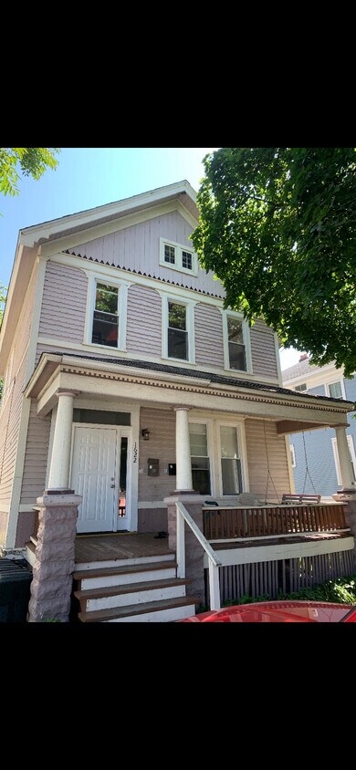 Foto principal - 1622 Military St