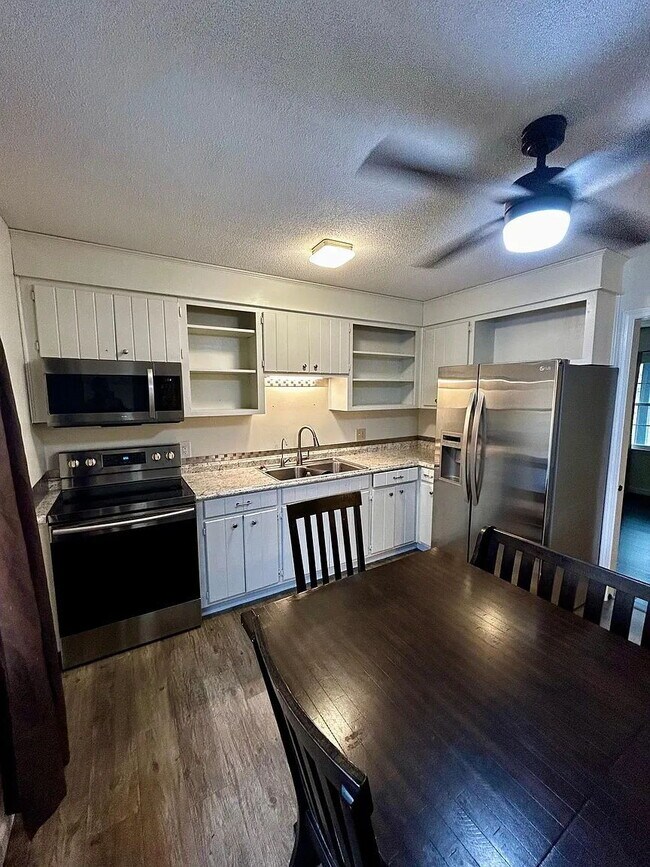 Building Photo - 2 Bedroom Home Outside Walhalla City Limits