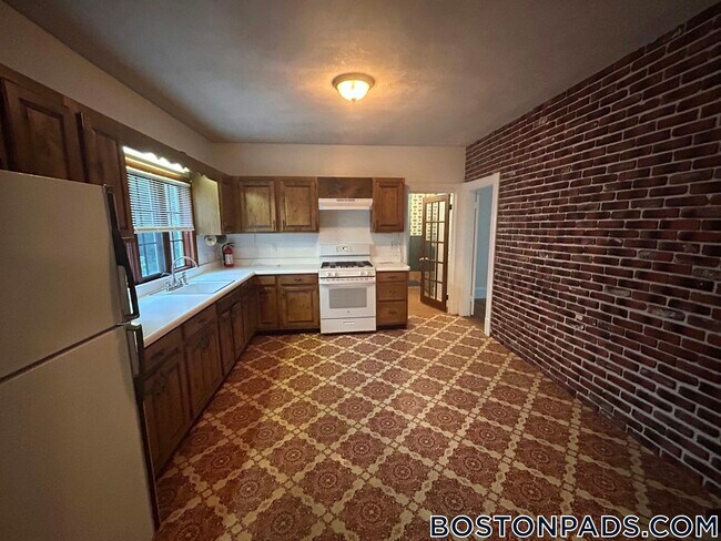 Foto del edificio - 186 Powder House Blvd