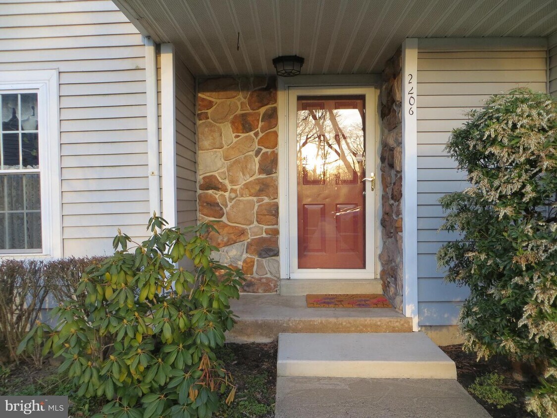 Primary Photo - 2206 Ash Grove Rd