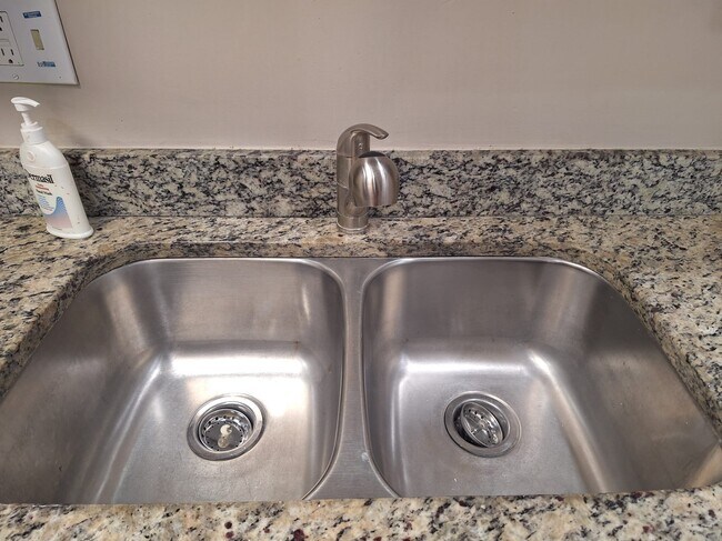 Foto del edificio - 867 Brandy Oaks Ln