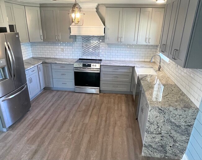 Upscale chef kitchen - 2047 Gay Dr