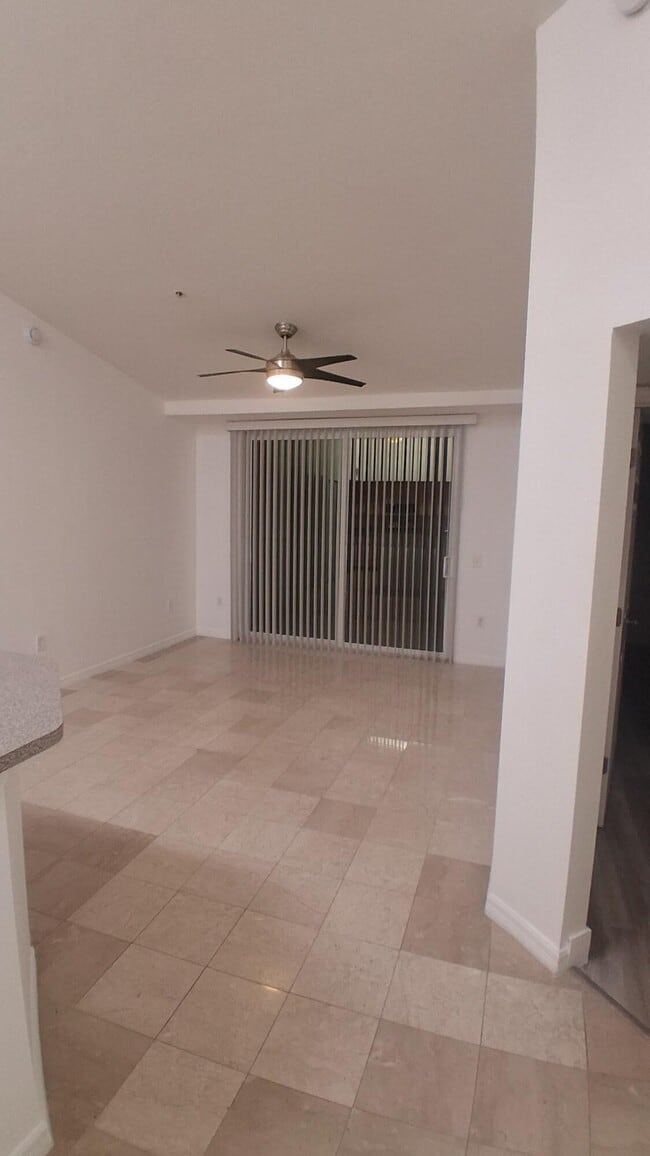 Building Photo - 819 Villa Cir