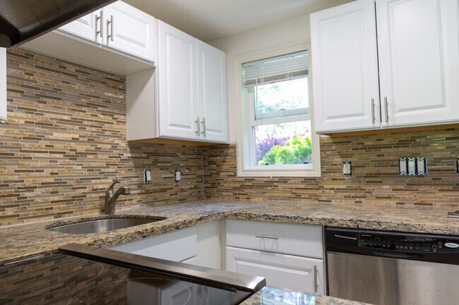 Foto del edificio - 17305 Dayton Ave