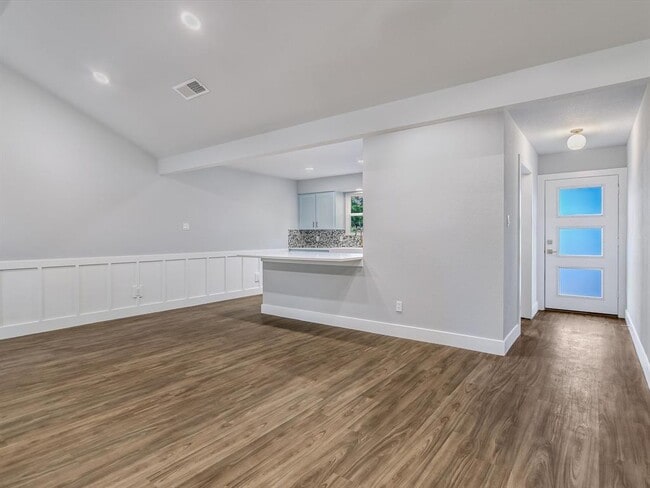 Building Photo - 353 San Gabriel Oaks Dr