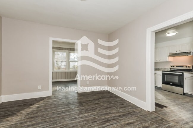 Building Photo - 736 McCleary Ave