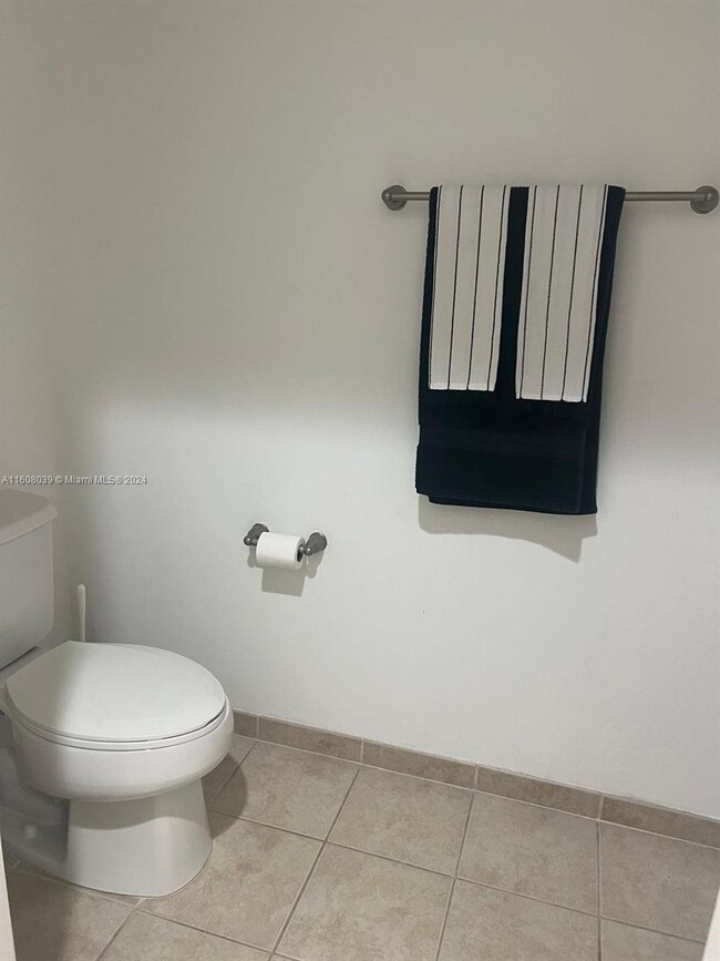 Building Photo - 245 Las Brisas Circle Apt #2, Weston, FL 3...