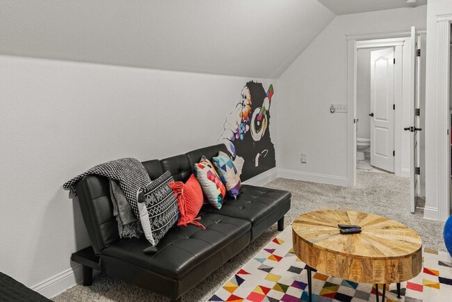 Building Photo - 1802 NW Mustang Ave