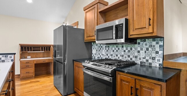 Building Photo - 3-Bedroom Home with Peekaboo Views of Silv...