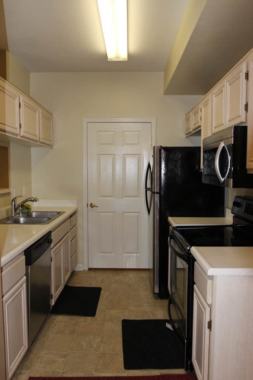 Foto del edificio - Coming Soon! 2/2 Second-floor Condo for Rent in Sonota at Canyon Crest!