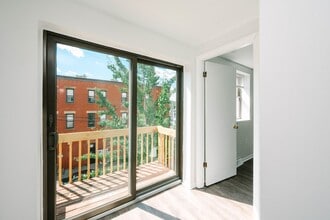 Building Photo - 502 Suismon St
