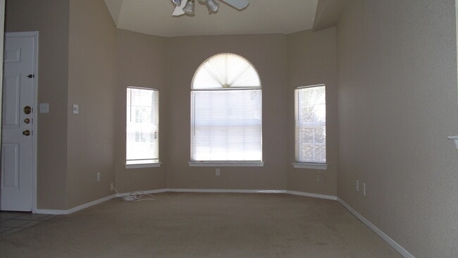 Building Photo - Northeast El Paso 3 Bed/2.5 Bath Refrig A/C w/Bonus Loft!