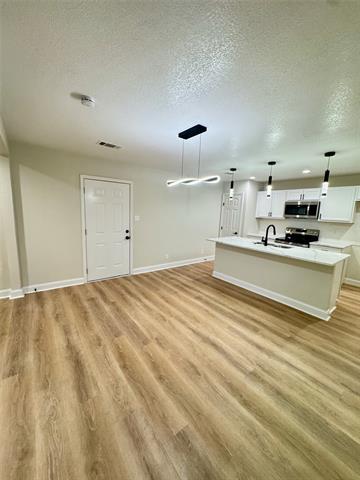 Foto del edificio - 728 Hilltop Cir