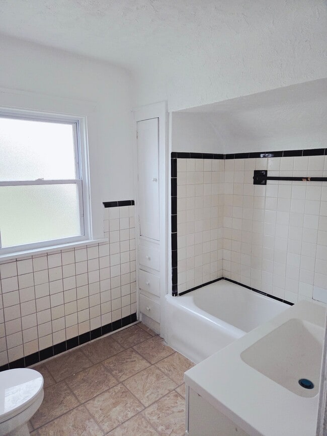 Building Photo - 18101 Schenely Ave