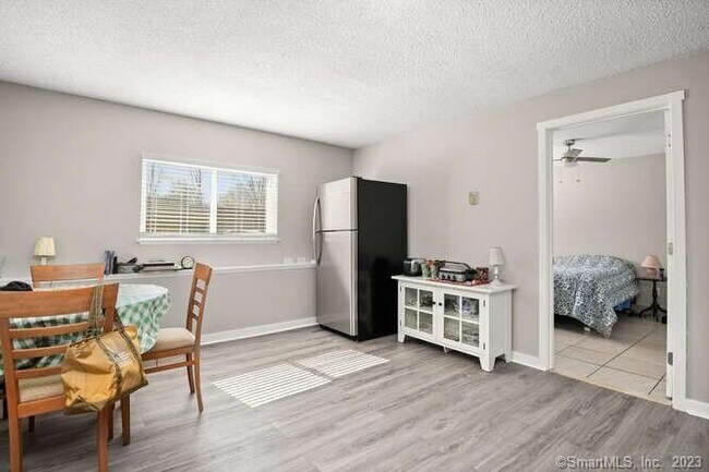 Foto del edificio - 298 Old Waterbury Rd