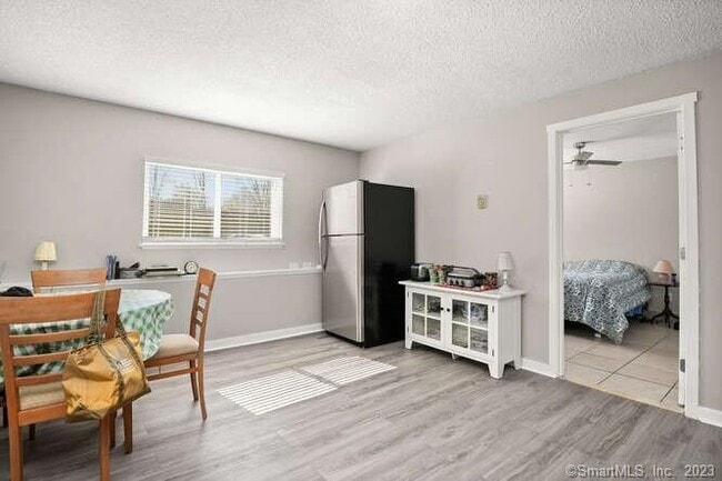 Building Photo - 298 Old Waterbury Rd