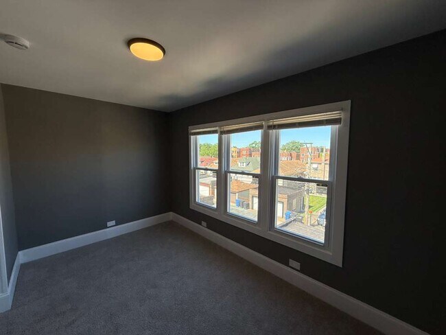Foto del edificio - 8210 S Marshfield Ave