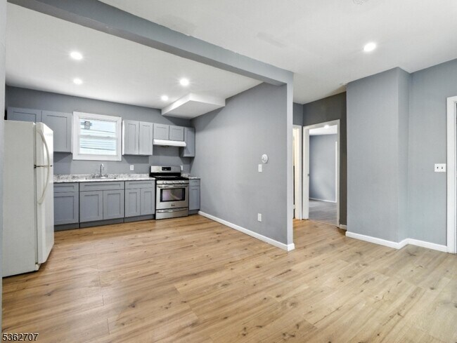 Building Photo - 158 Belmont Ave