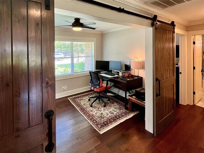 Building Photo - 9617 Pine Lake Dr