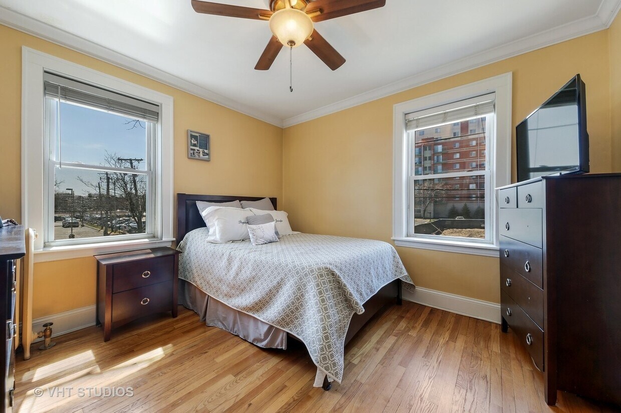 Bedroom 1W - 132 N Haven Rd