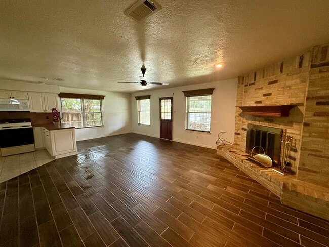 Building Photo - 9407 Pinole Ln