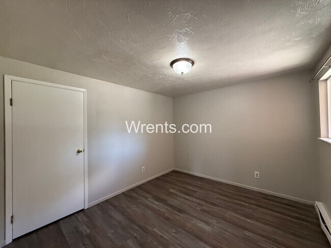 Building Photo - 2909-2911 E Rockwell