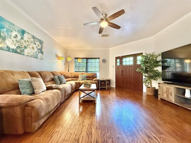 Foto del edificio - 42 Village Knoll Pl