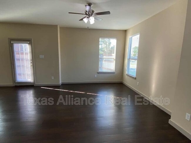 Building Photo - 3621 Valley Vista Dr