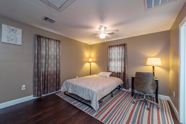 furniture not included - 8318 Catalina Ln