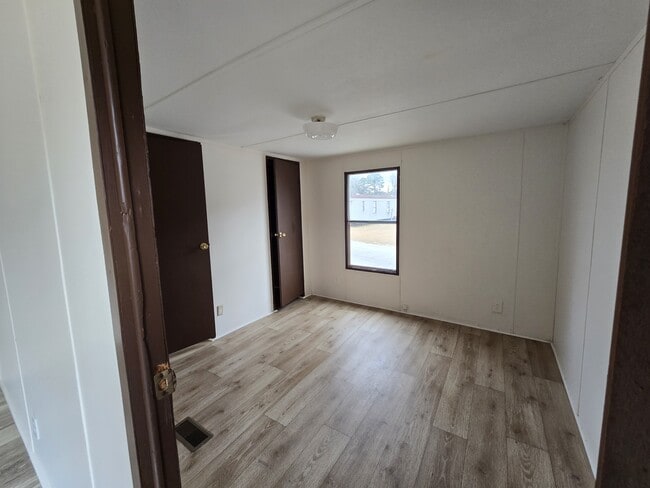 Foto del edificio - 472 Ruben Wells Rd