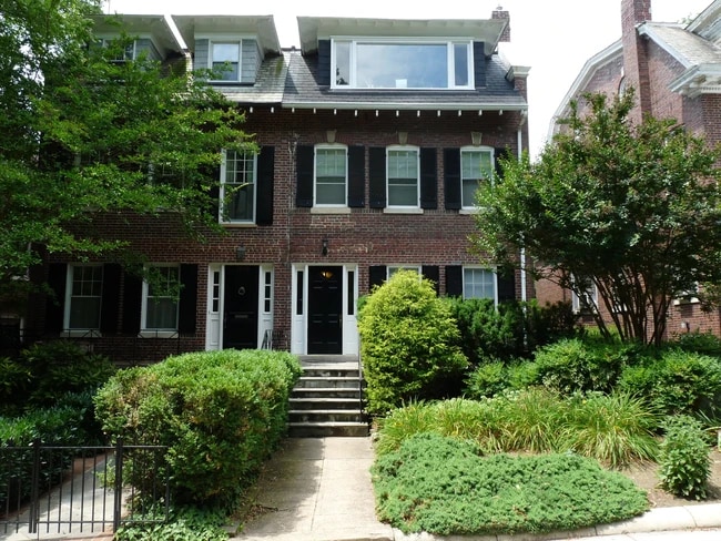 Building Photo - 2250 Cathedral Ave NW
