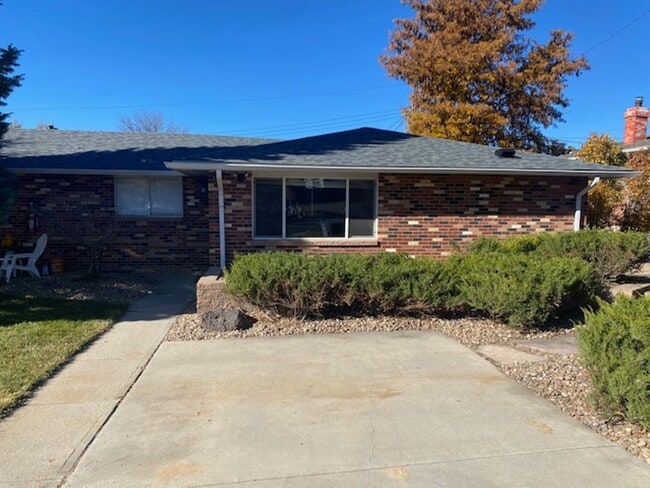 Building Photo - 1 Bedroom & 1 Bath Duplex