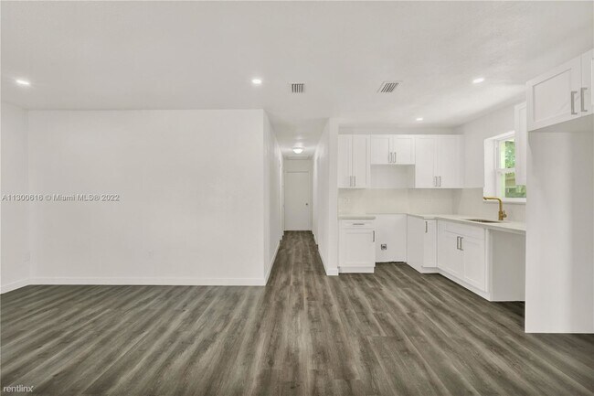 Foto del edificio - 3 br, 2 bath House - 11240 SW 60th Ter