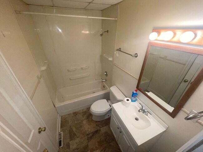 Foto del edificio - 17 Ruth Ct