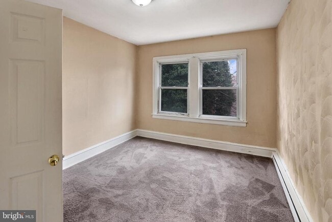 Building Photo - 202 W 35th St