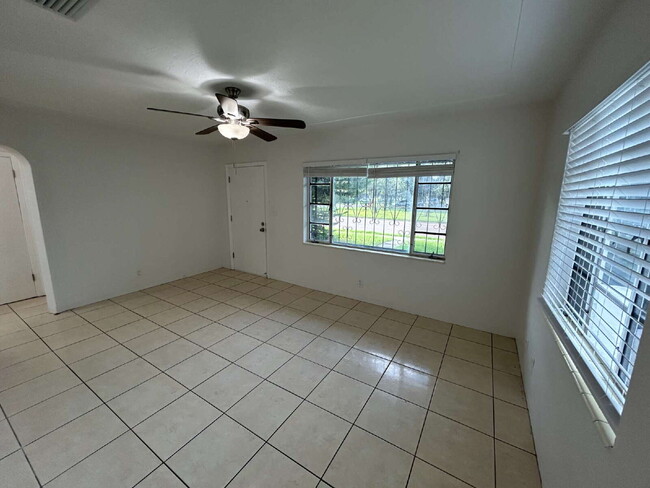 Foto del edificio - "Charming 3-Bedroom Home in St. Petersburg...