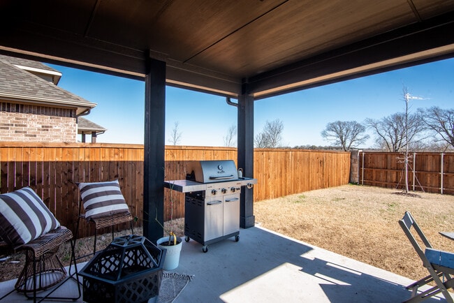 Covered patio - 1288 Binfield Dr