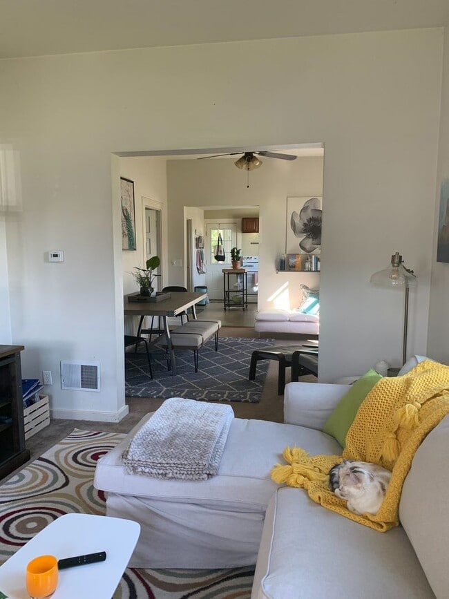 Building Photo - Cute one story rental in snohomish