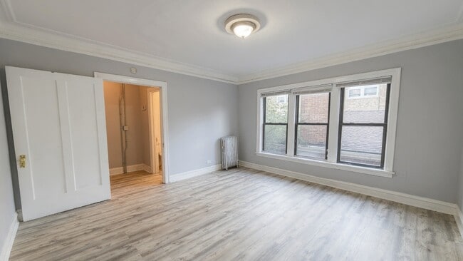 Building Photo - 6948 N Ashland Ave