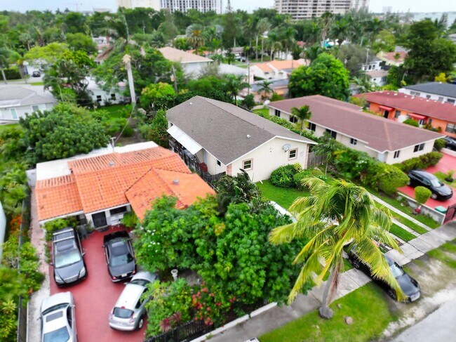 Foto del edificio - 1561 NE 109th St