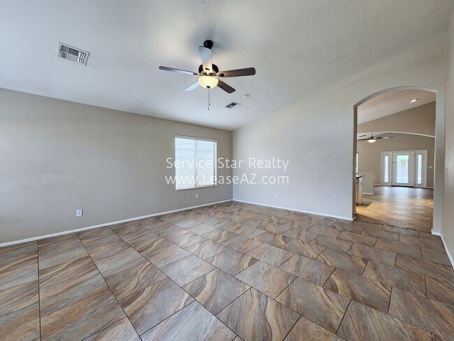 Foto del edificio - 4475 E Runaway Bay Dr